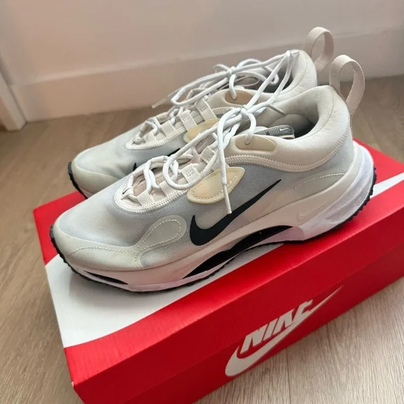 Nike Spark Women's Sneakers LIKE NEW - Picture 5 of 9